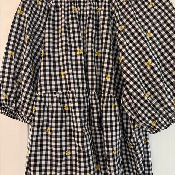 Old Navy Black and White Puff Sleeve Smocked Blouse - Picture 2 of 5